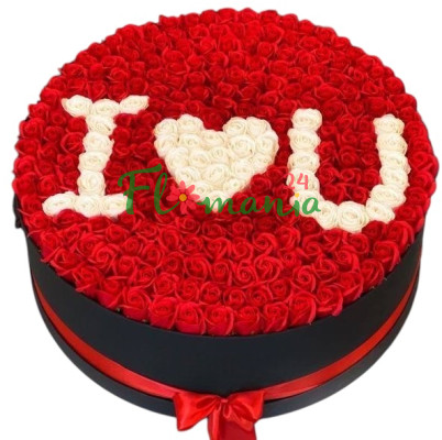 Великолепный букет из 301 розы с надписью «I love you»